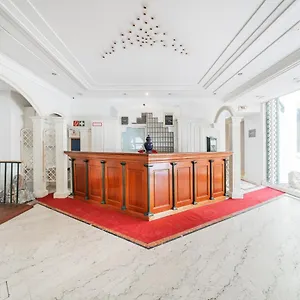 Self-check-in Adlon Отель