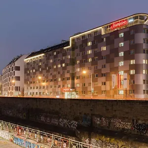 Hotel Hampton By Hilton West