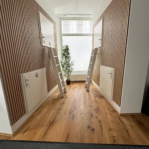 Capsule hotel Robin Wood