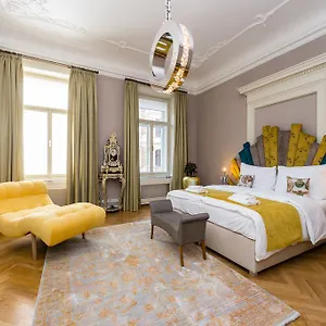 Grand By Tkc Aparthotel Praga